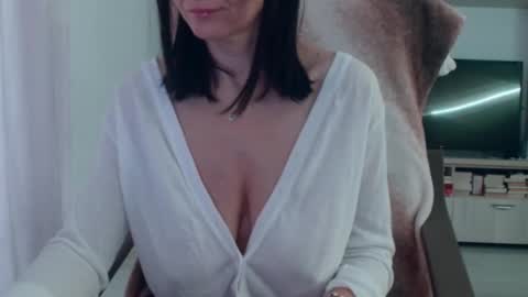 Snapshot of vanessalarahot chatting on 11-05-25, 01:11 Vanessa online show from 11-05-25, 01:11