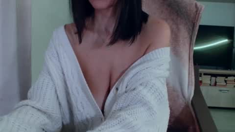 Snapshot of vanessalarahot chatting on 11-10-25, 12:48 Vanessa online show from 11-10-25, 12:48