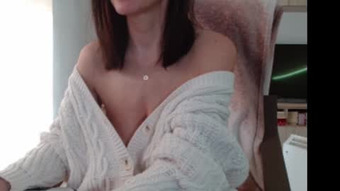 Snapshot of vanessalarahot chatting on 11-25-25, 11:10 Vanessa online show from 11-25-25, 11:10