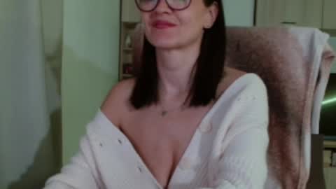 Snapshot of vanessalarahot chatting on 11-30-25, 05:39 Vanessa online show from 11-30-25, 05:39