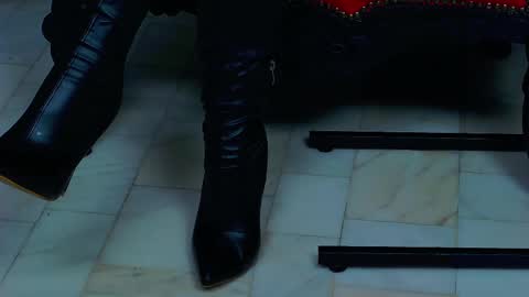 Snapshot of vanessamorningstar1 chatting on 03-10-25, 01:10 Miss Vanessa online show from 03-10-25, 01:10