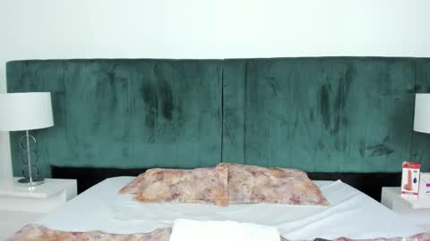 Snapshot of vanessaparis_ chatting on 09-28-25, 08:25 Vanessa Sexy Paris online show from 09-28-25, 08:25