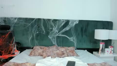 Snapshot of vanessaparis_ chatting on 10-18-25, 09:04 Vanessa Sexy Paris online show from 10-18-25, 09:04