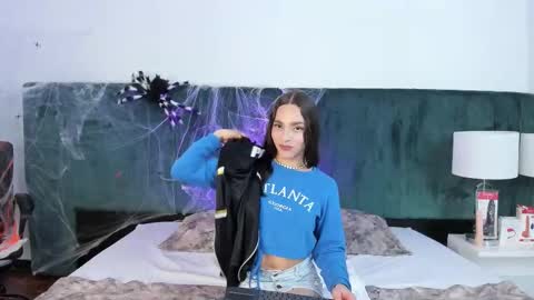 Snapshot of vanessaparis_ chatting on 10-26-25, 08:37 Vanessa Sexy Paris online show from 10-26-25, 08:37