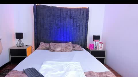 Snapshot of vanessaparis_ chatting on 11-15-25, 09:32 Vanessa Sexy Paris online show from 11-15-25, 09:32