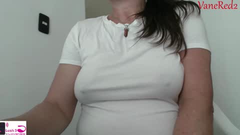 Snapshot of vanessared2 chatting on 01-24-25, 09:37 Vanesared2 online show from 01-24-25, 09:37