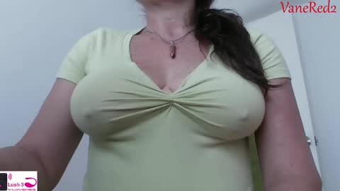 Snapshot of vanessared2 chatting on 02-11-25, 07:59 Vanesared2 online show from 02-11-25, 07:59