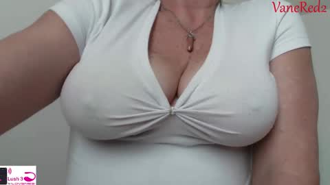 Snapshot of vanessared2 chatting on 02-20-25, 07:08 Vanesared2 online show from 02-20-25, 07:08