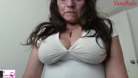 Snapshot of vanessared2 chatting on 02-25-25, 07:47 Vanesared2 online show from 02-25-25, 07:47
