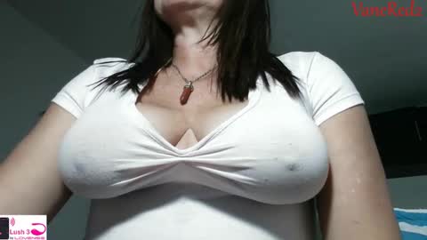 Snapshot of vanessared2 chatting on 10-08-25, 12:41 Vanesared2 online show from 10-08-25, 12:41
