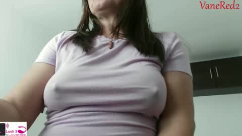 Snapshot of vanessared2 chatting on 10-29-25, 01:24 Vanesared2 online show from 10-29-25, 01:24