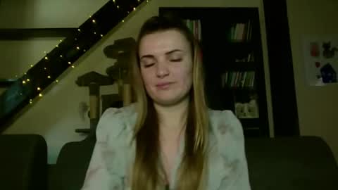 Snapshot of vanessaseduce chatting on 03-19-26, 09:35 Vanessa online show from 03-19-26, 09:35