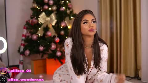 Vanessa Simon online show from 12-18-25, 07:03