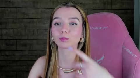 Snapshot of vanessavienne chatting on 01-16-26, 04:11 VanessaVienne online show from 01-16-26, 04:11