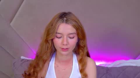 Snapshot of vanessavienne chatting on 02-02-26, 04:17 VanessaVienne online show from 02-02-26, 04:17