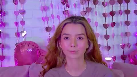 Snapshot of vanessavienne chatting on 02-15-26, 04:25 VanessaVienne online show from 02-15-26, 04:25