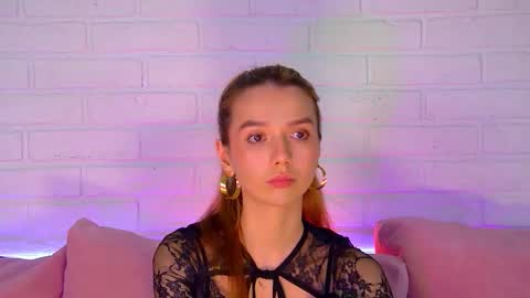 Snapshot of vanessavienne chatting on 02-26-26, 04:33 VanessaVienne online show from 02-26-26, 04:33