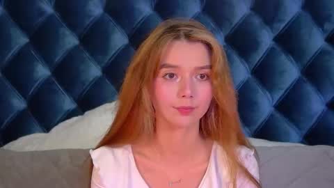 Snapshot of vanessavienne chatting on 02-27-26, 04:07 VanessaVienne online show from 02-27-26, 04:07
