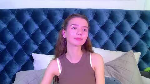 VanessaVienne online show from 04-18-26, 08:09