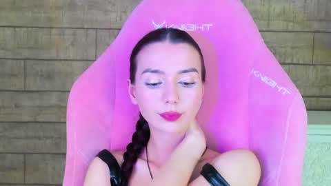 Snapshot of vanessavienne chatting on 06-14-26, 02:24 VanessaVienne online show from 06-14-26, 02:24