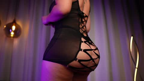 Snapshot of vaniaa_ chatting on 01-06-25, 12:16 Vania online show from 01-06-25, 12:16