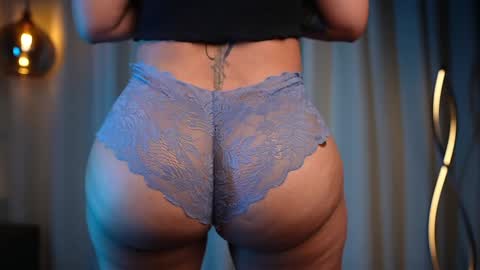 Snapshot of vaniaa_ chatting on 01-24-25, 04:37 Vania online show from 01-24-25, 04:37