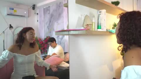 vanilla_hot_ online show from 10-19-25, 07:36