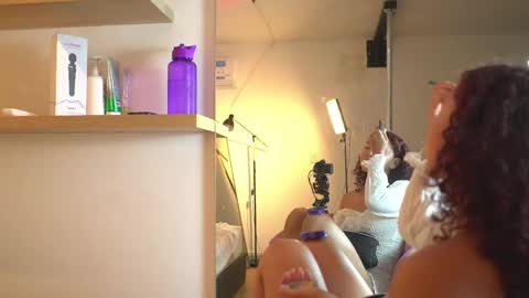 vanilla_hot_ online show from 11-17-25, 01:17