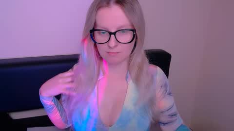 Snapshot of vanillaex_ chatting on 09-29-25, 07:02 Mia online show from 09-29-25, 07:02