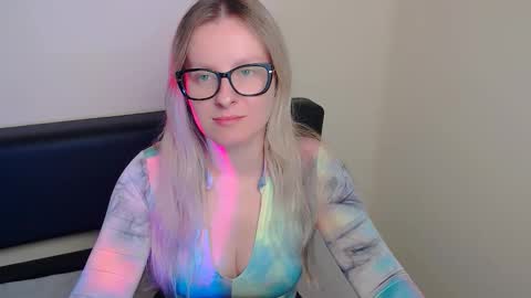 Mia online show from 10-03-25, 07:05