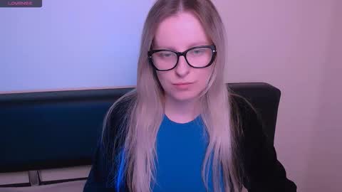 Snapshot of vanillaex_ chatting on 11-05-25, 07:52 Mia online show from 11-05-25, 07:52