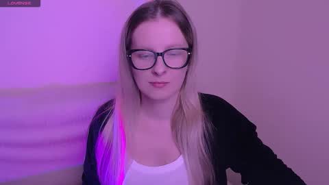 Snapshot of vanillaex_ chatting on 11-06-25, 08:04 Mia online show from 11-06-25, 08:04