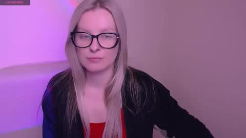 Snapshot of vanillaex_ chatting on 11-14-25, 08:46 Mia online show from 11-14-25, 08:46