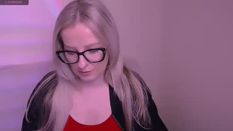 Snapshot of vanillaex_ chatting on 11-17-25, 08:09 Mia online show from 11-17-25, 08:09