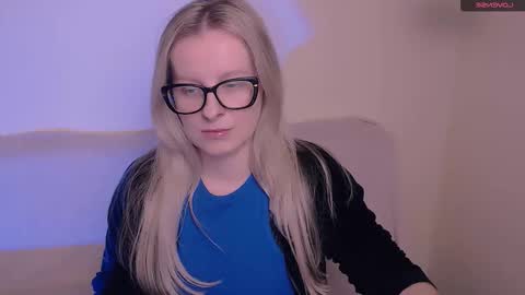 Snapshot of vanillaex_ chatting on 11-26-25, 12:28 Mia online show from 11-26-25, 12:28