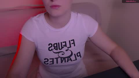 Snapshot of vanillaex_ chatting on 12-02-25, 07:57 Mia online show from 12-02-25, 07:57