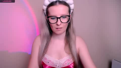 Mia online show from 02-14-26, 07:49