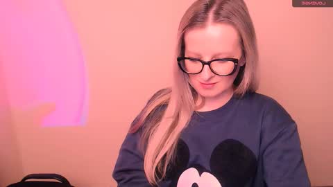 Mia online show from 02-16-26, 05:25