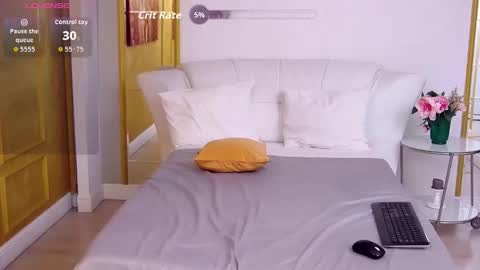 Snapshot of vanilux_butter chatting on 10-04-25, 05:55 Vanilux online show from 10-04-25, 05:55