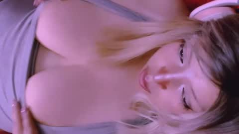 Snapshot of vanne_amet chatting on 06-08-26, 02:01 free follow me online show from 06-08-26, 02:01