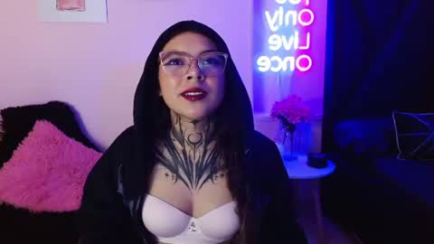 Vanne  online show from 07-20-26, 03:43