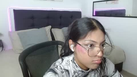 Snapshot of vannesweet_ chatting on 05-14-26, 08:15 vane online show from 05-14-26, 08:15