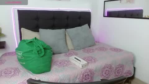 Snapshot of vannesweet_ chatting on 05-25-26, 08:15 vane online show from 05-25-26, 08:15