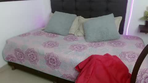 Snapshot of vannesweet_ chatting on 05-26-26, 08:27 vane online show from 05-26-26, 08:27