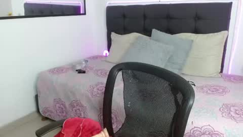 Snapshot of vannesweet_ chatting on 05-30-26, 10:29 vane online show from 05-30-26, 10:29