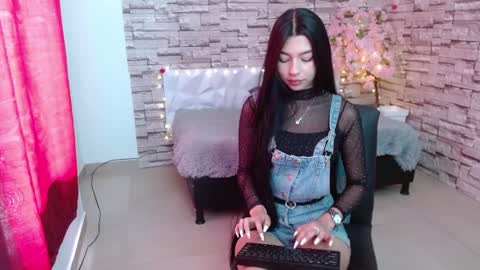 Snapshot of vanse_lust chatting on 01-06-25, 07:35 Karuna online show from 01-06-25, 07:35