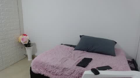 Snapshot of vanse_lust chatting on 01-22-25, 08:49 Karuna online show from 01-22-25, 08:49