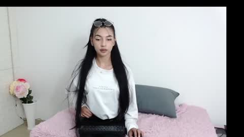 Snapshot of vanse_lust chatting on 01-26-25, 11:39 Karuna online show from 01-26-25, 11:39