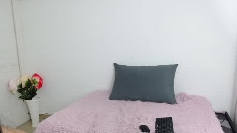 Snapshot of vanse_lust chatting on 01-27-25, 09:33 Karuna online show from 01-27-25, 09:33