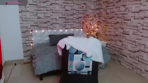 Snapshot of vanse_lust chatting on 02-25-25, 09:35 Karuna online show from 02-25-25, 09:35